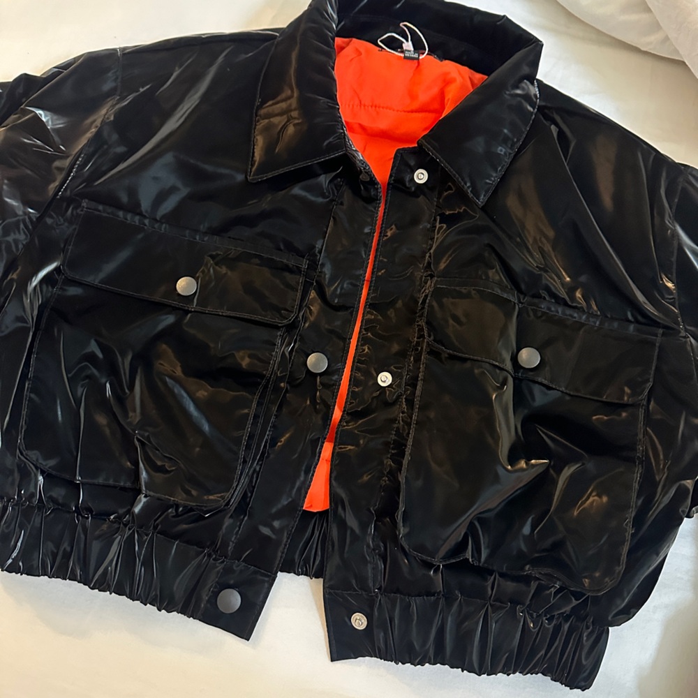 ‼️SOLD‼️ Selling this beautiful jacket, it’s one of a kind! Gives Hermes vibes😍